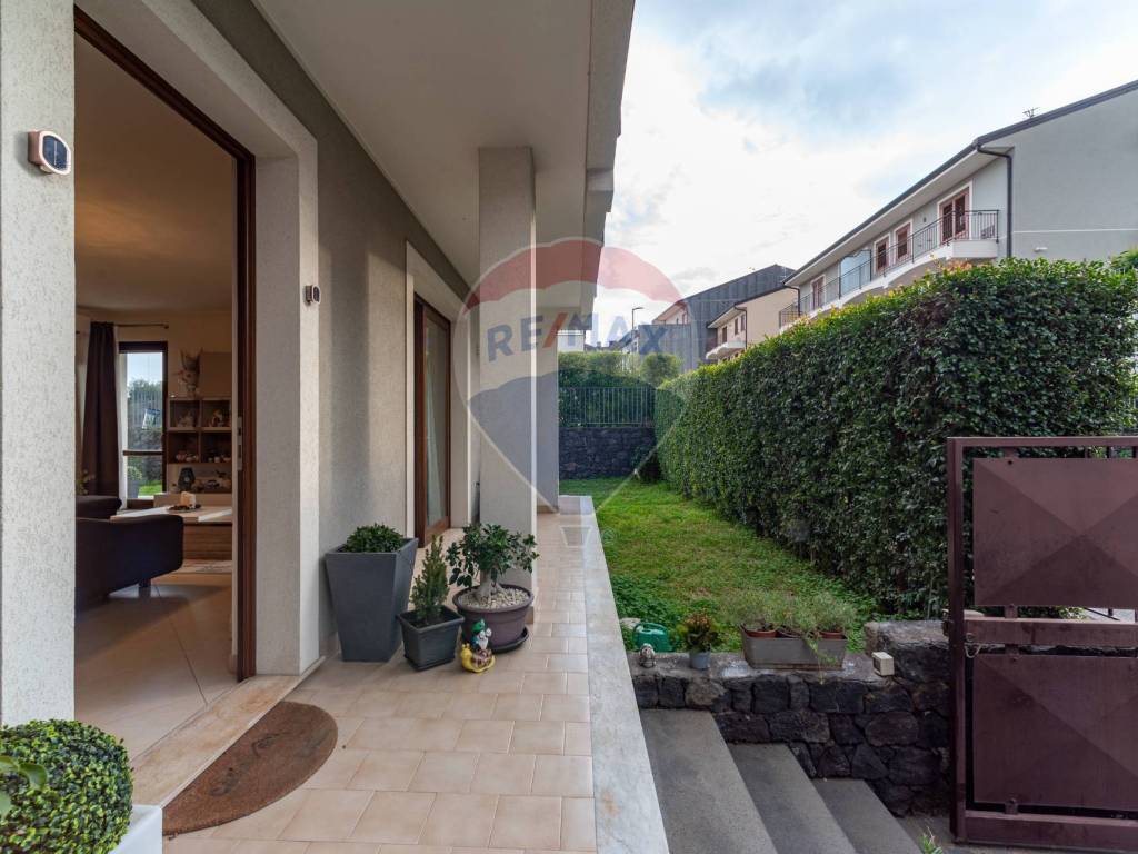 casa indipendente in vendita a Santa Venerina