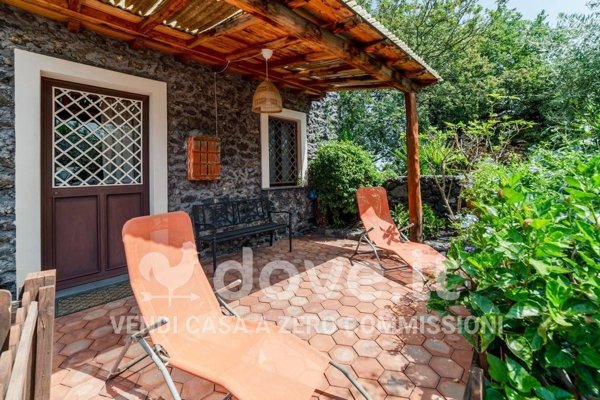 casa indipendente in vendita a Santa Venerina