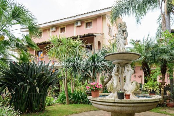 casa indipendente in vendita a Santa Venerina