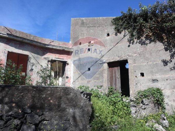 casa indipendente in vendita a Santa Venerina