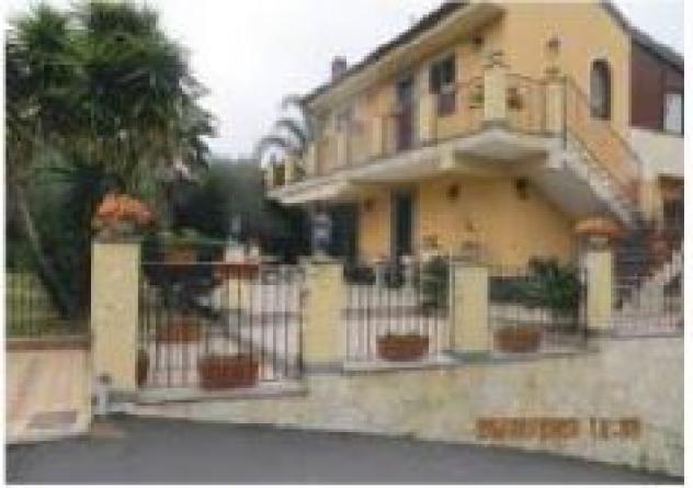locale commerciale in vendita a Santa Venerina