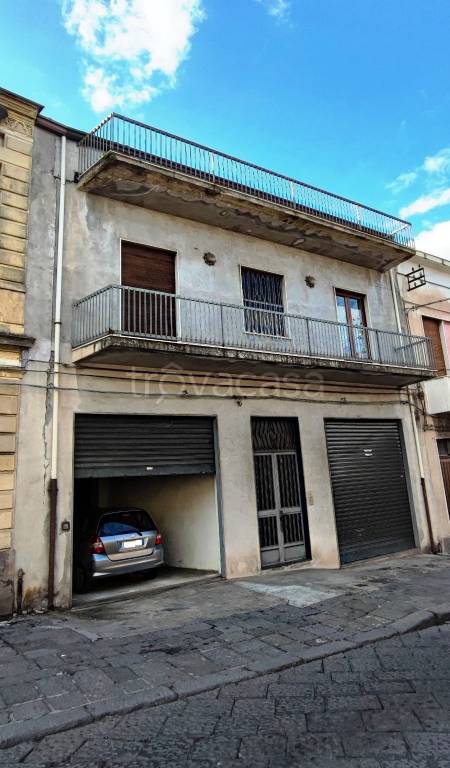 casa indipendente in vendita a Santa Venerina
