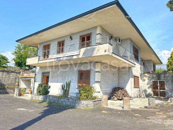 casa indipendente in vendita a Santa Venerina