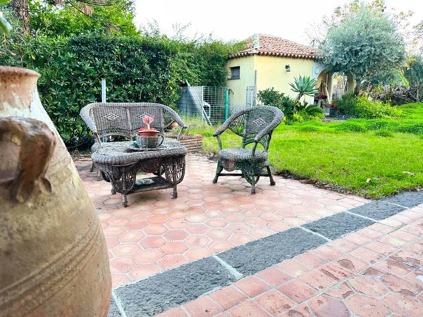 casa indipendente in vendita a Santa Venerina