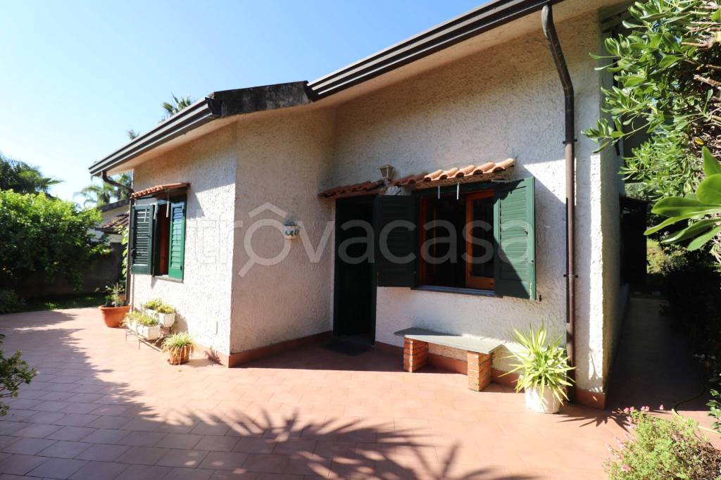 casa indipendente in vendita a Santa Venerina