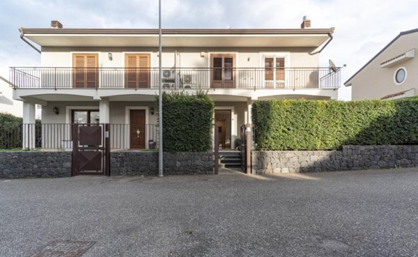 casa indipendente in vendita a Santa Venerina