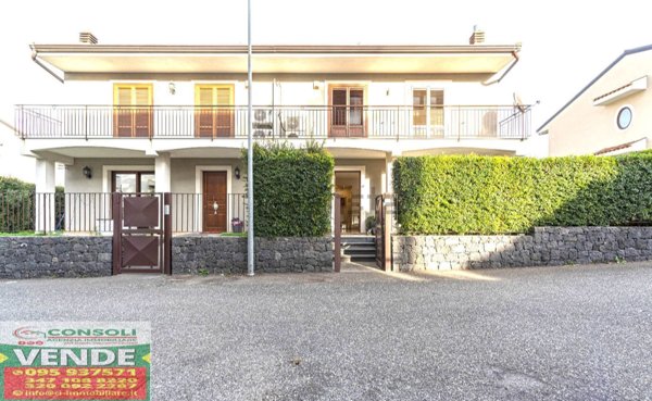 casa indipendente in vendita a Santa Venerina