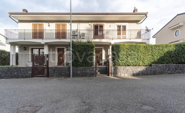 casa indipendente in vendita a Santa Venerina