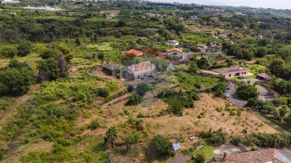 terreno edificabile in vendita a Santa Venerina