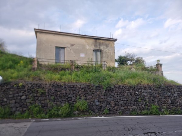 casa semindipendente in vendita a Santa Venerina