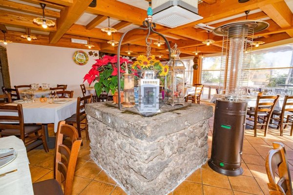 casa indipendente in vendita a Santa Venerina
