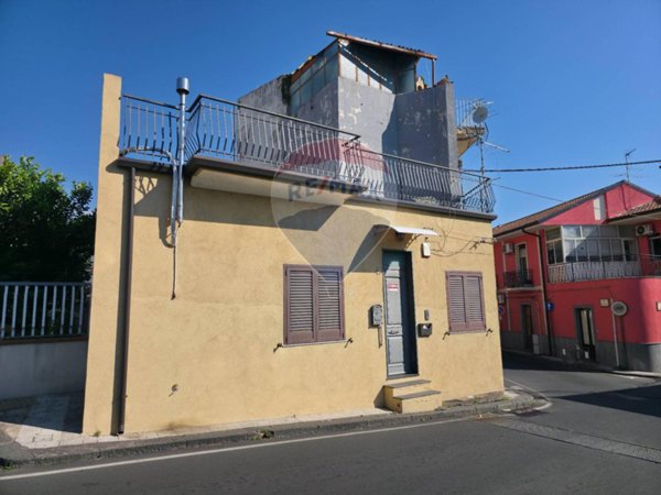 casa indipendente in vendita a Santa Venerina