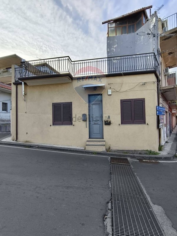 casa indipendente in vendita a Santa Venerina