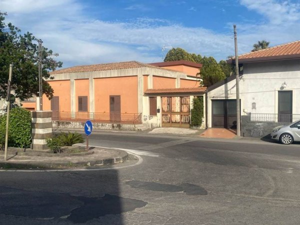 casa indipendente in vendita a Santa Venerina