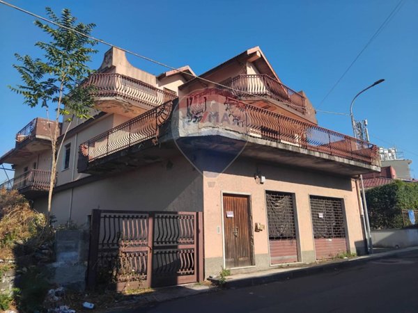 casa indipendente in vendita a Santa Venerina