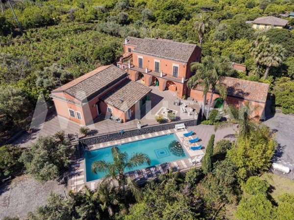 casa indipendente in vendita a Santa Venerina