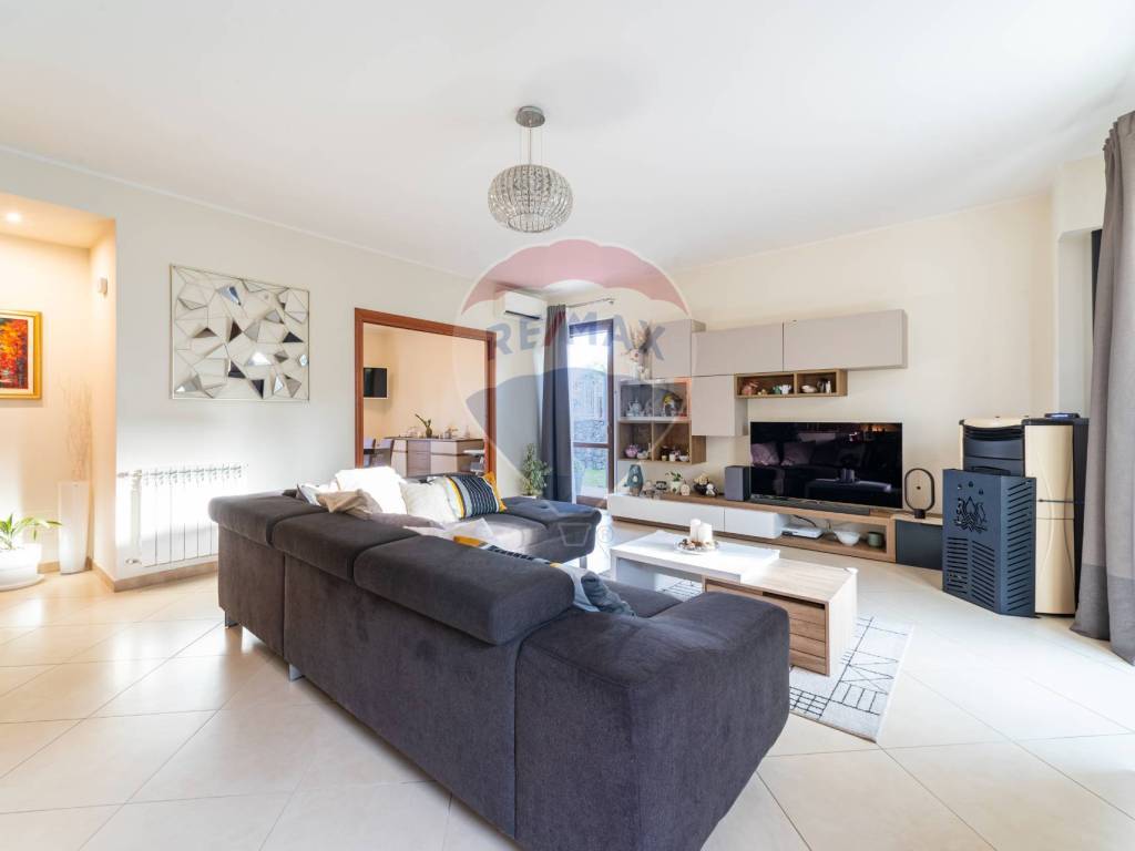 casa indipendente in vendita a Santa Venerina