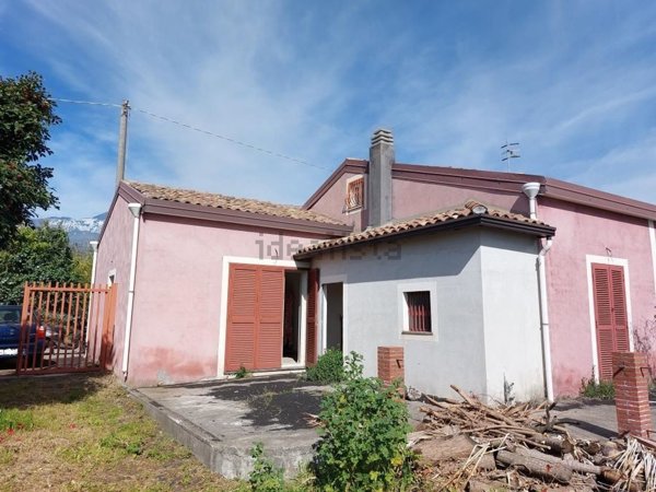 casa indipendente in vendita a Santa Venerina in zona Linera