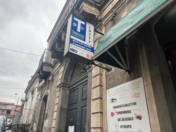 locale commerciale in vendita a Santa Venerina