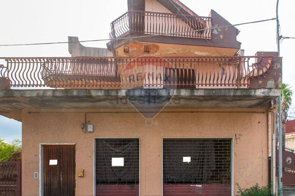 casa indipendente in vendita a Santa Venerina