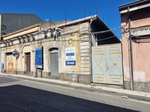 casa indipendente in vendita a Santa Venerina