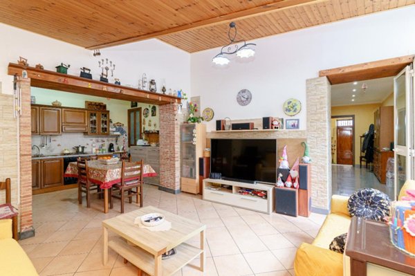 casa semindipendente in vendita a Santa Venerina