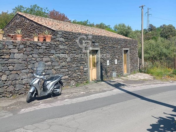 casa indipendente in vendita a Santa Venerina