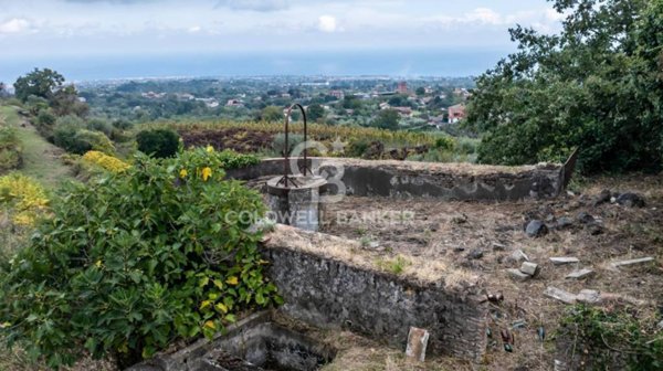 casa indipendente in vendita a Santa Venerina