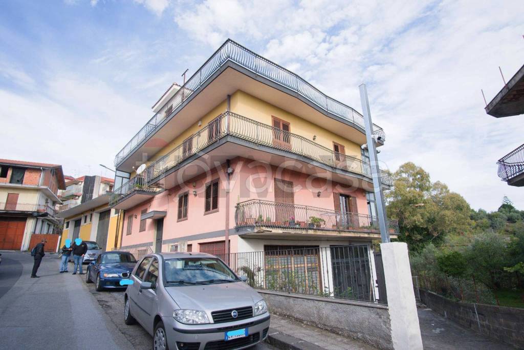 appartamento in vendita a Santa Venerina in zona Bongiardo