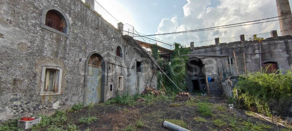 negozio in vendita a Santa Venerina