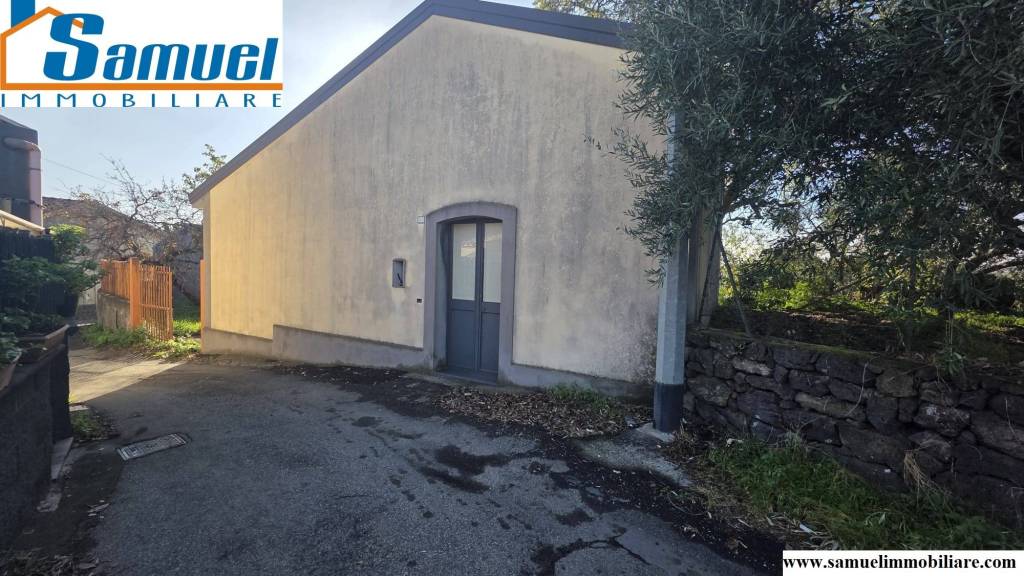 casa indipendente in vendita a Santa Venerina