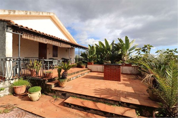 casa indipendente in vendita a Santa Venerina in zona Bongiardo