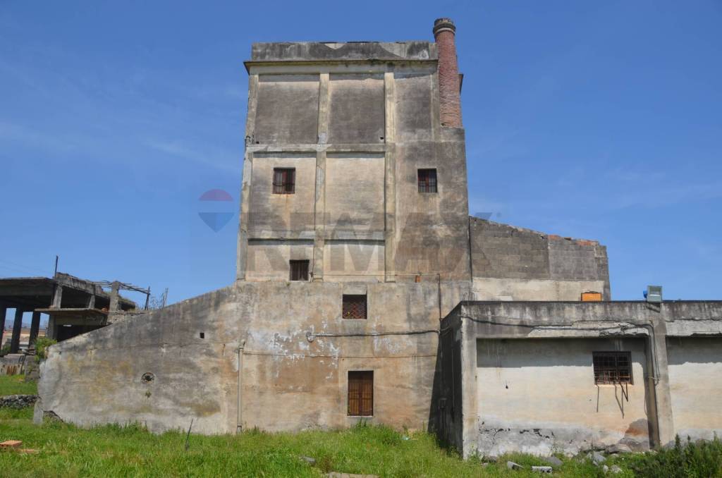 negozio in vendita a Santa Venerina