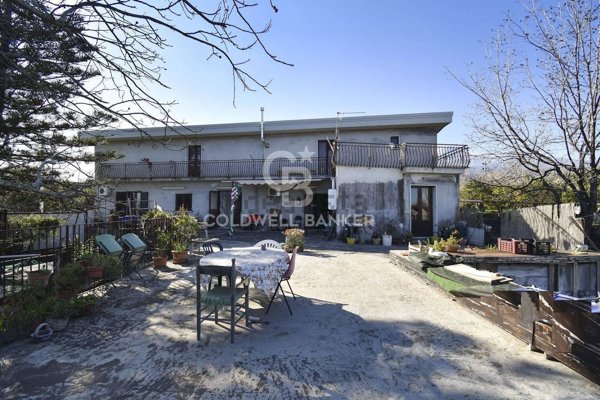 casa indipendente in vendita a Santa Venerina