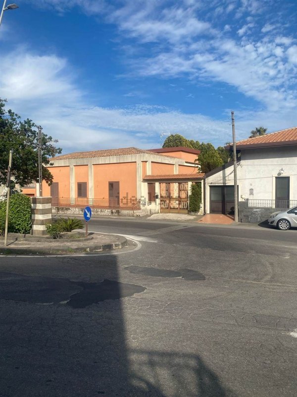 casa indipendente in vendita a Santa Venerina