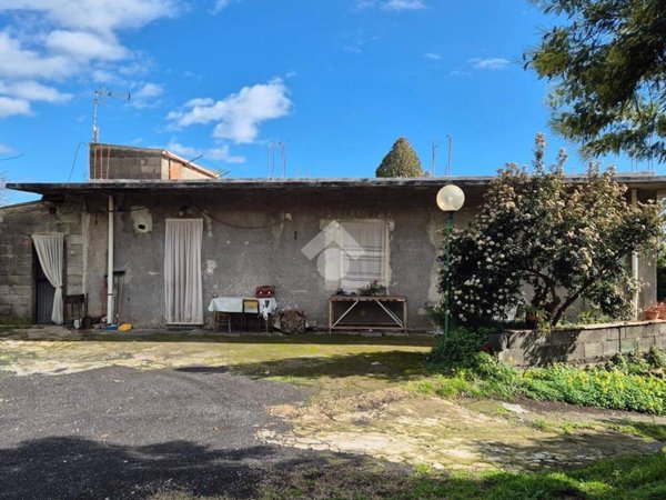 casa indipendente in vendita a Santa Venerina