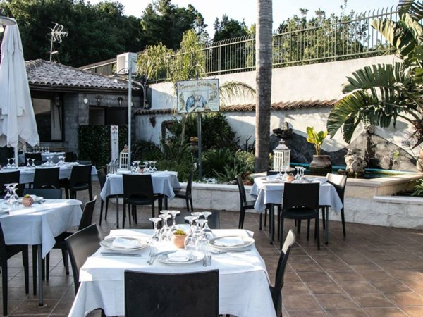 negozio in vendita a Santa Venerina