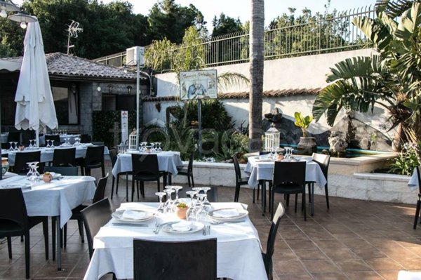 negozio in vendita a Santa Venerina