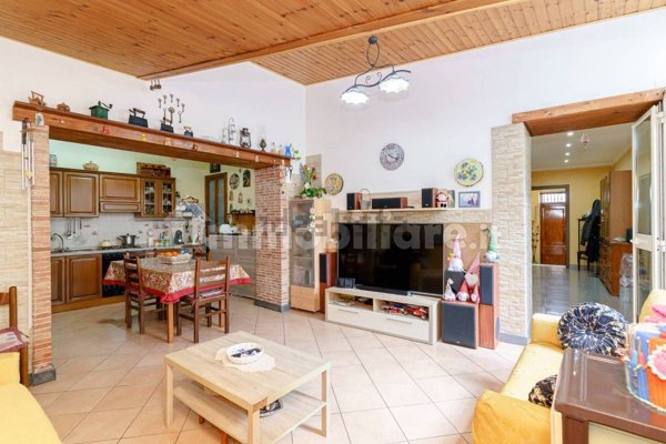 casa semindipendente in vendita a Santa Venerina