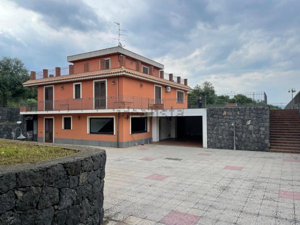 casa indipendente in vendita a Santa Venerina