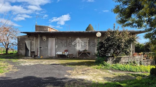 pentavano in vendita a Santa Venerina