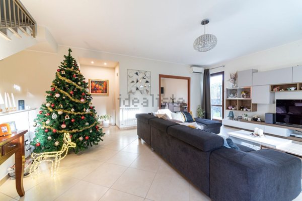 casa indipendente in vendita a Santa Venerina
