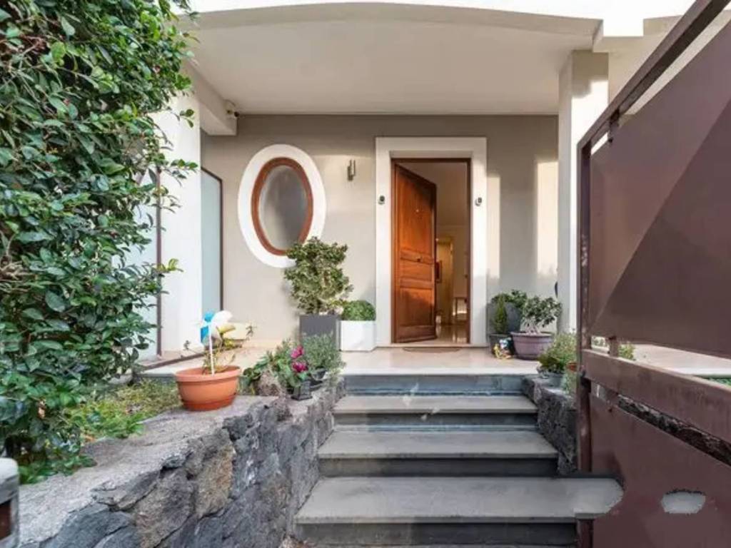 casa indipendente in vendita a Santa Venerina