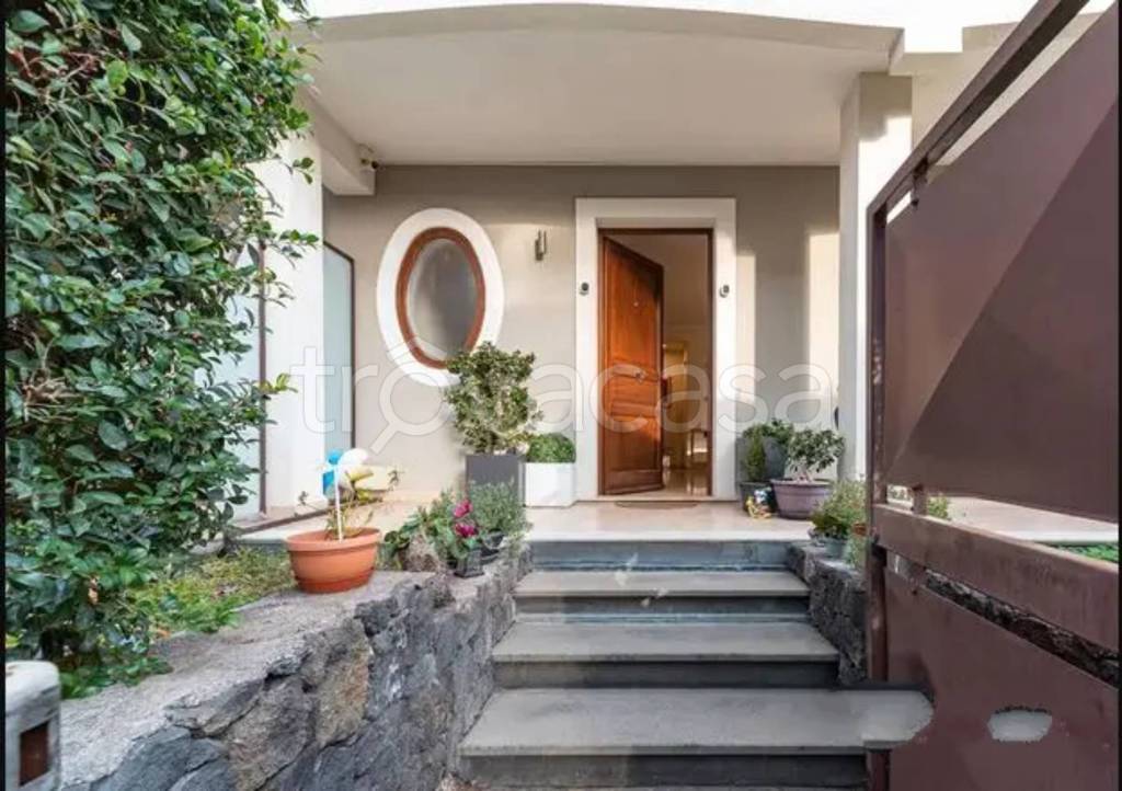 casa indipendente in vendita a Santa Venerina