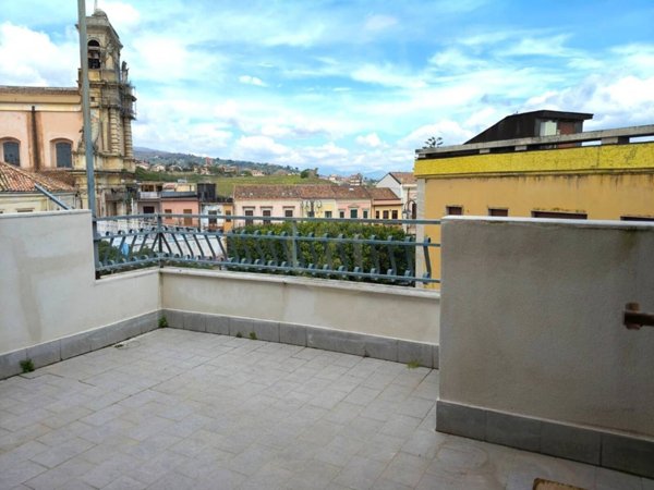 casa indipendente in vendita a Santa Venerina