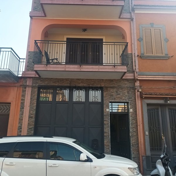 casa indipendente in vendita a Santa Venerina