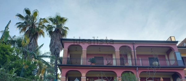 casa semindipendente in vendita a Santa Venerina