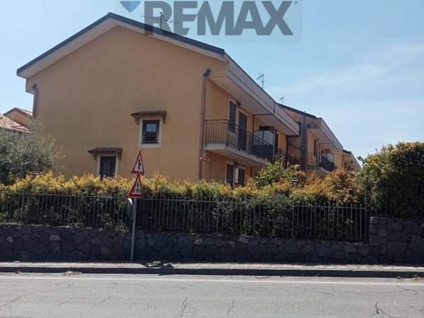 casa indipendente in vendita a Santa Venerina