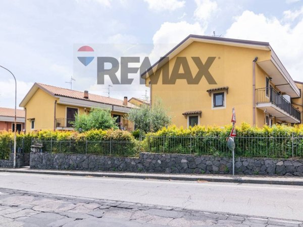 casa indipendente in vendita a Santa Venerina