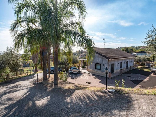 casa indipendente in vendita a Santa Venerina
